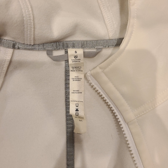 Lululemon size 6 long coat - Picture 5 of 6